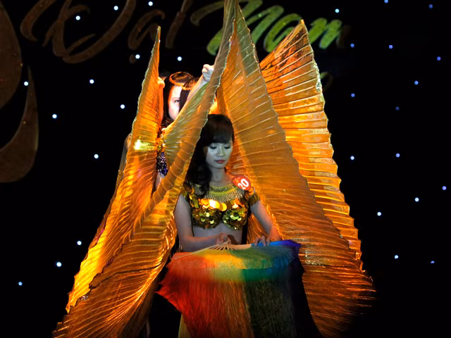 Phần thi tài năng hấp dẫn hơn với các tiết mục múa bellydance gợi chất huyền bí của xứ sở Ả-rập