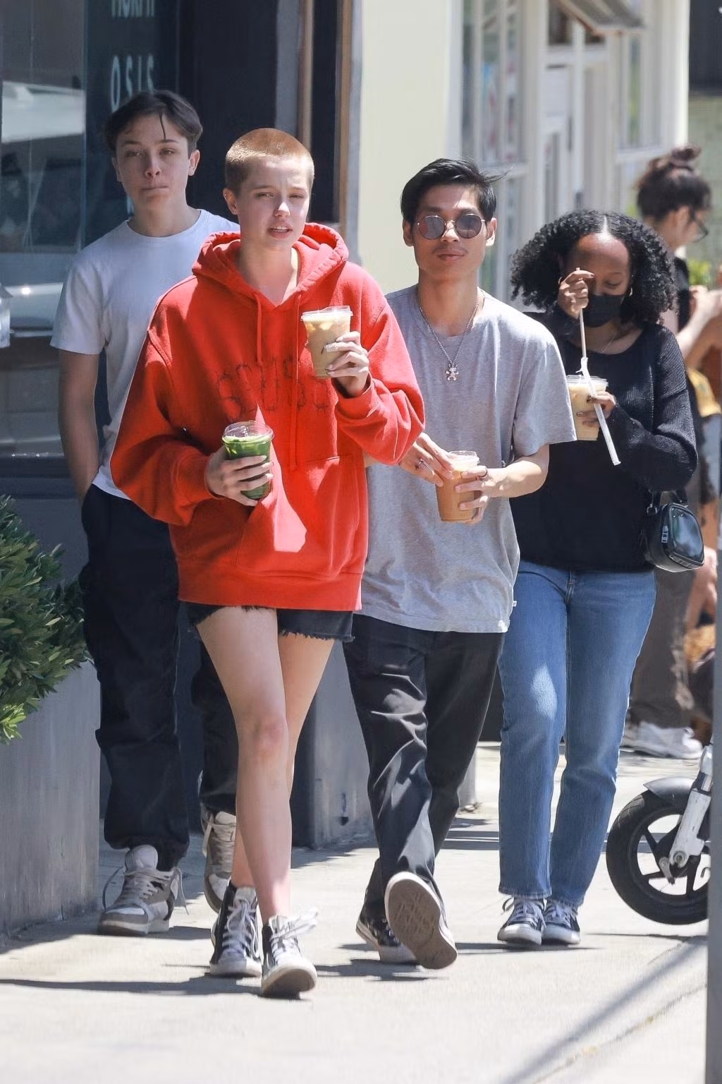 Pax Thiên, Zahara, Shiloh và Knox hẹn hò ngày cuối tuần. Ảnh: BackGrid.