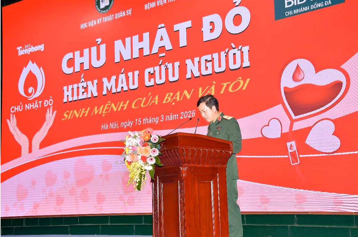 Thiếu tướng Trần Văn Duy - Ủy viên Thường vụ Đảng ủy, Phó Chính ủy Học viện Kỹ thuật quân sự phát biểu tại chương trình.