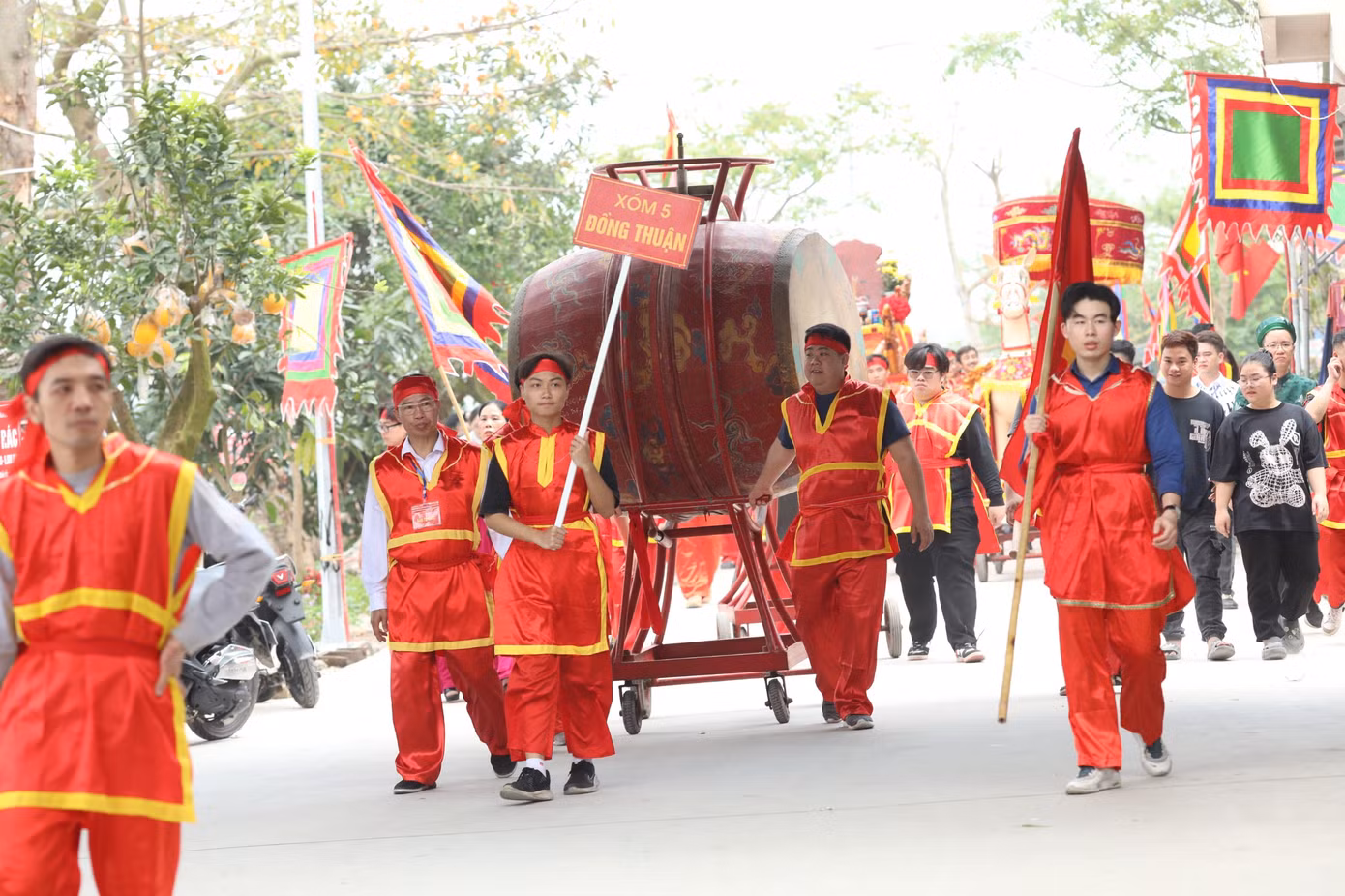 Trong 3 ngày lễ hội có tổ chức: Giao hiếu với 4 làng, Thi đấu thể thao Các trò chơi dân gian và 3 đêm liên hoan văn nghệ quần chúng. Thông qua Hội xuân truyền thống làng gốm, dân làng cầu mong mưa thuận gió hòa, quốc thái dân an, dân sinh an lành hạnh phúc, sản xuất tiêu thụ hanh thông, tăng cường khối đại đoàn kết…