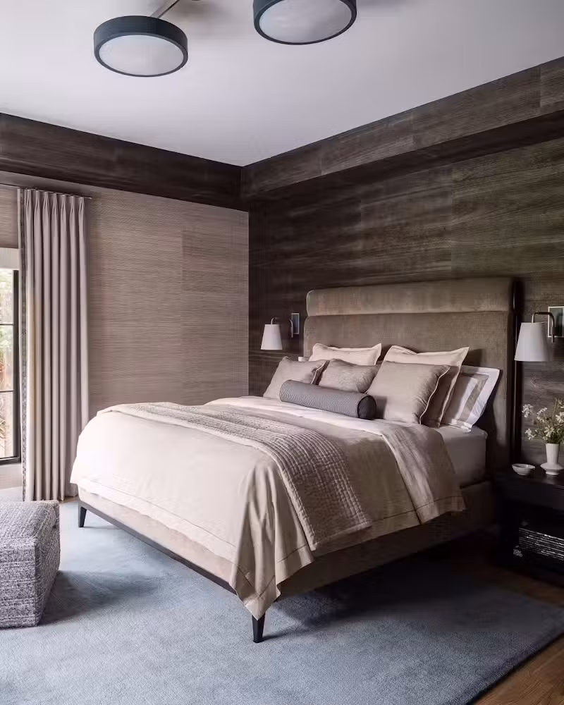 Phòng ngủ đề cao sự thoải mái và tối giản.