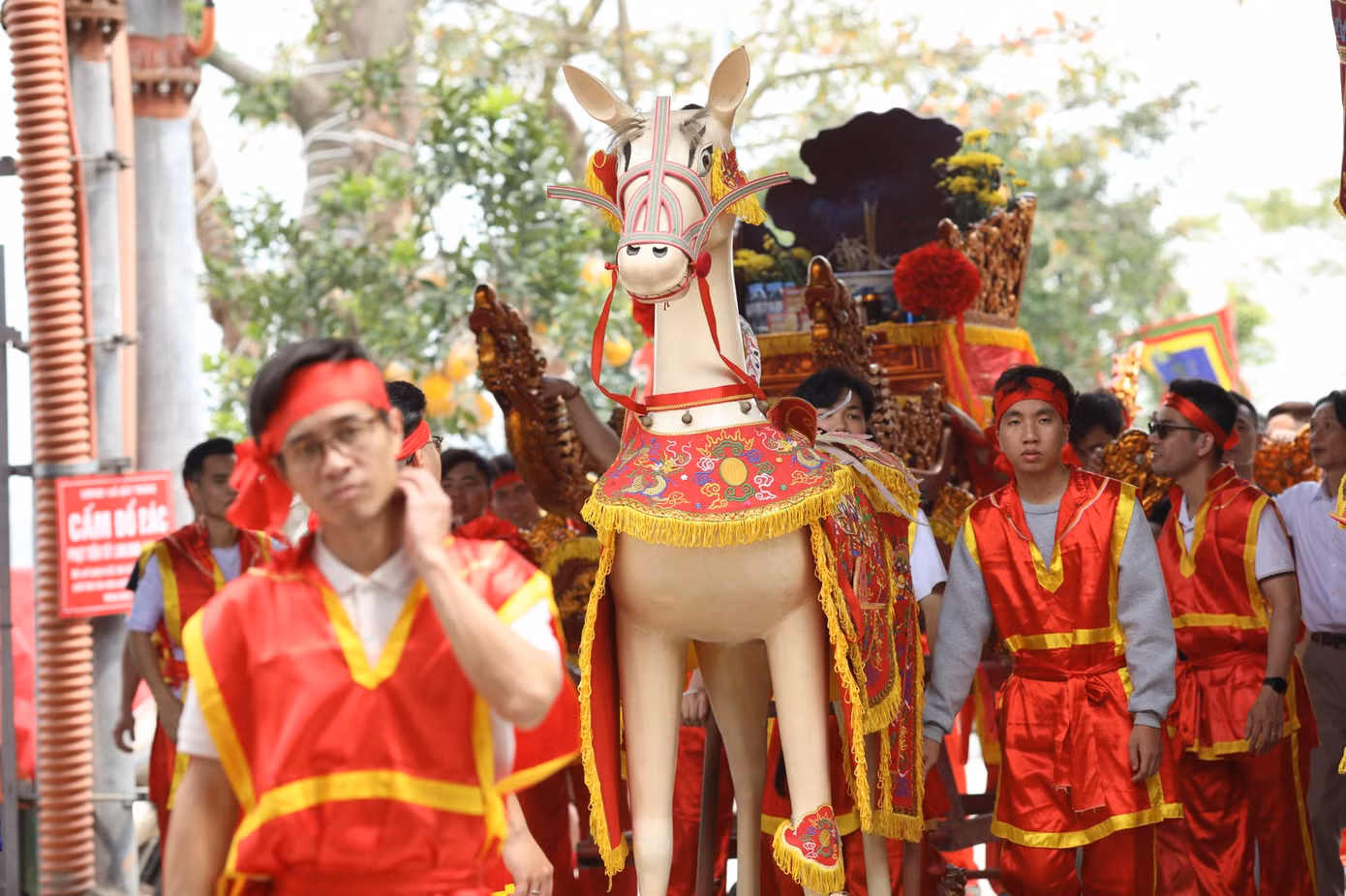 Trong 3 ngày lễ hội có tổ chức: Giao hiếu với 4 làng, Thi đấu thể thao Các trò chơi dân gian và 3 đêm liên hoan văn nghệ quần chúng. Thông qua Hội xuân truyền thống làng gốm, dân làng cầu mong mưa thuận gió hòa, quốc thái dân an, dân sinh an lành hạnh phúc, sản xuất tiêu thụ hanh thông, tăng cường khối đại đoàn kết…