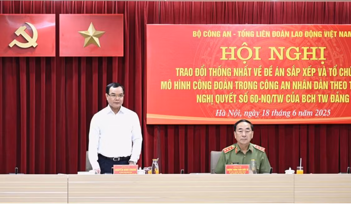Chủ tịch Tổng Liên đoàn Lao động Việt Nam Nguyễn Đình Khang phát biểu tại Hội nghị.