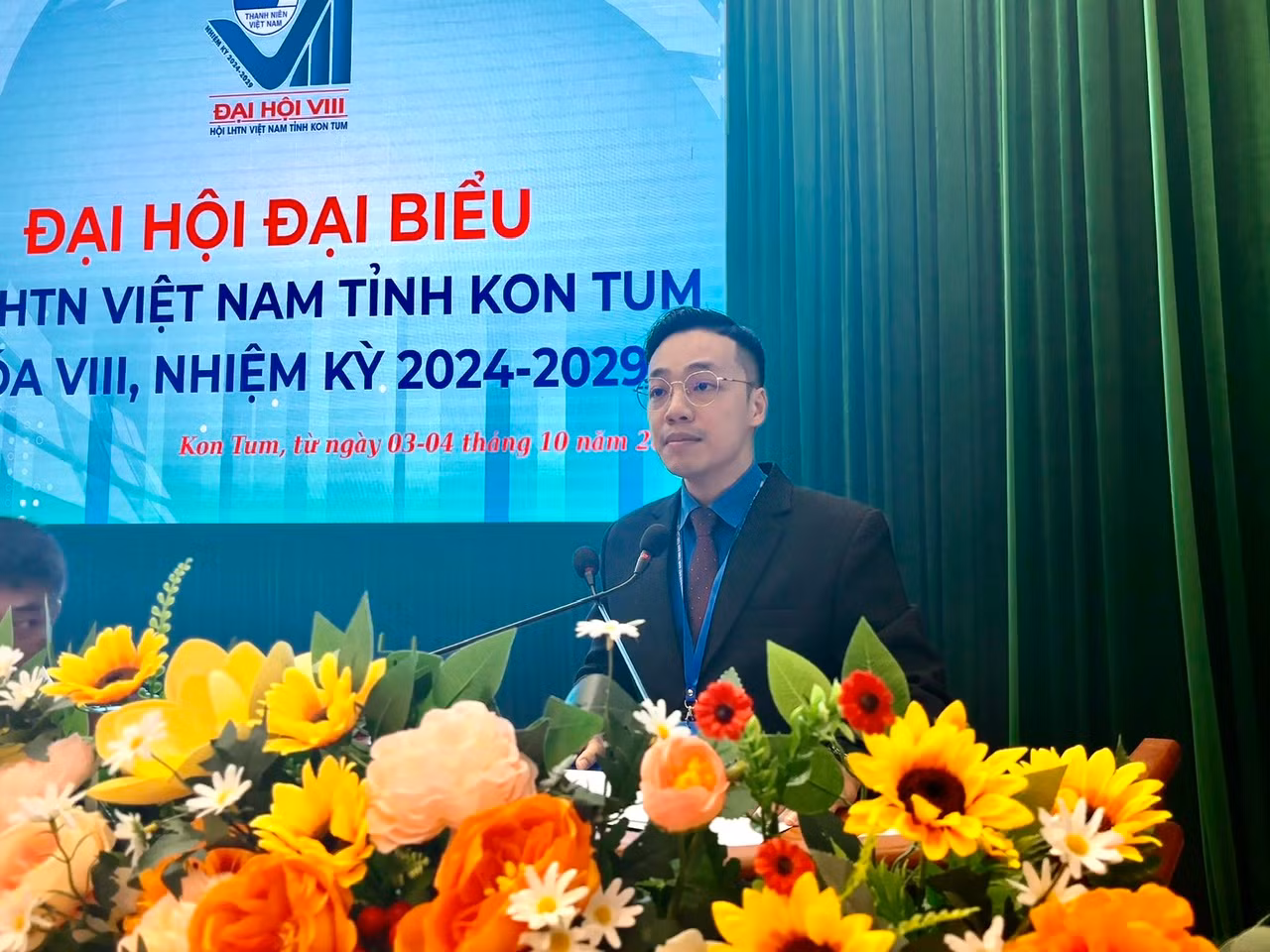 Anh Nguyễn Bảo Tân – Phó Bí thư Tỉnh Đoàn phát biểu khai mạc trong phiên trọng thể