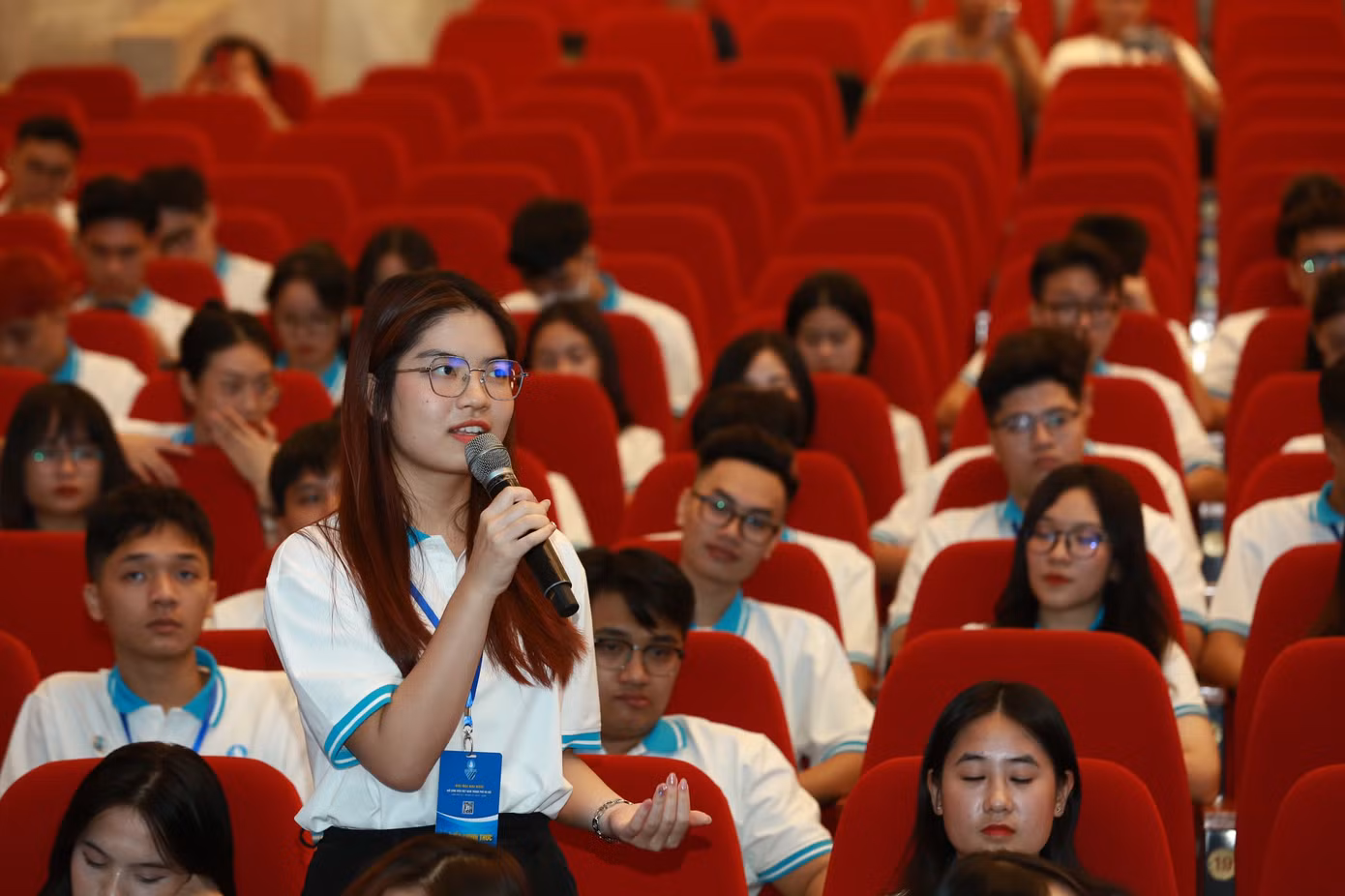 Các đại biểu giao lưu trao đổi với các diễn giả. Ảnh: Bảo Anh Các đại biểu giao lưu trao đổi với các diễn giả. Ảnh: Bảo Anh