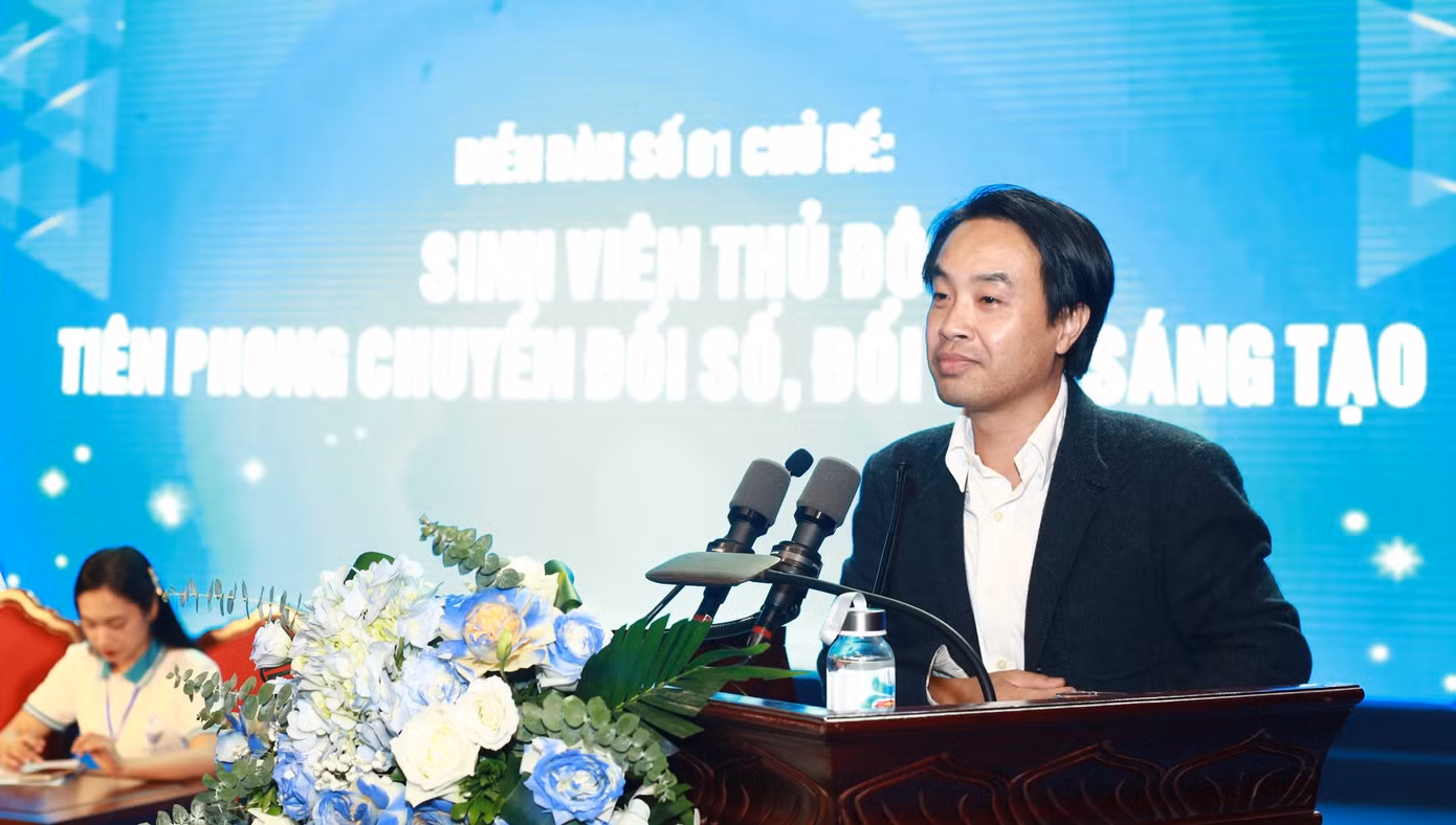 Anh Nguyễn Thiên Tú - Giám đốc Trung tâm Phát triển Khoa học công nghệ và Tài năng trẻ trao đổi với các đại biểu tại Diễn đàn. Ảnh: Bảo Anh Anh Nguyễn Thiên Tú - Giám đốc Trung tâm Phát triển Khoa học công nghệ và Tài năng trẻ trao đổi với các đại biểu tại Diễn đàn. Ảnh: Bảo Anh