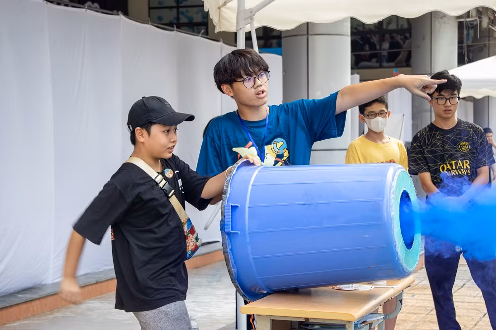 Những thí nghiệm khoa học ấn tượng do học sinh tự làm