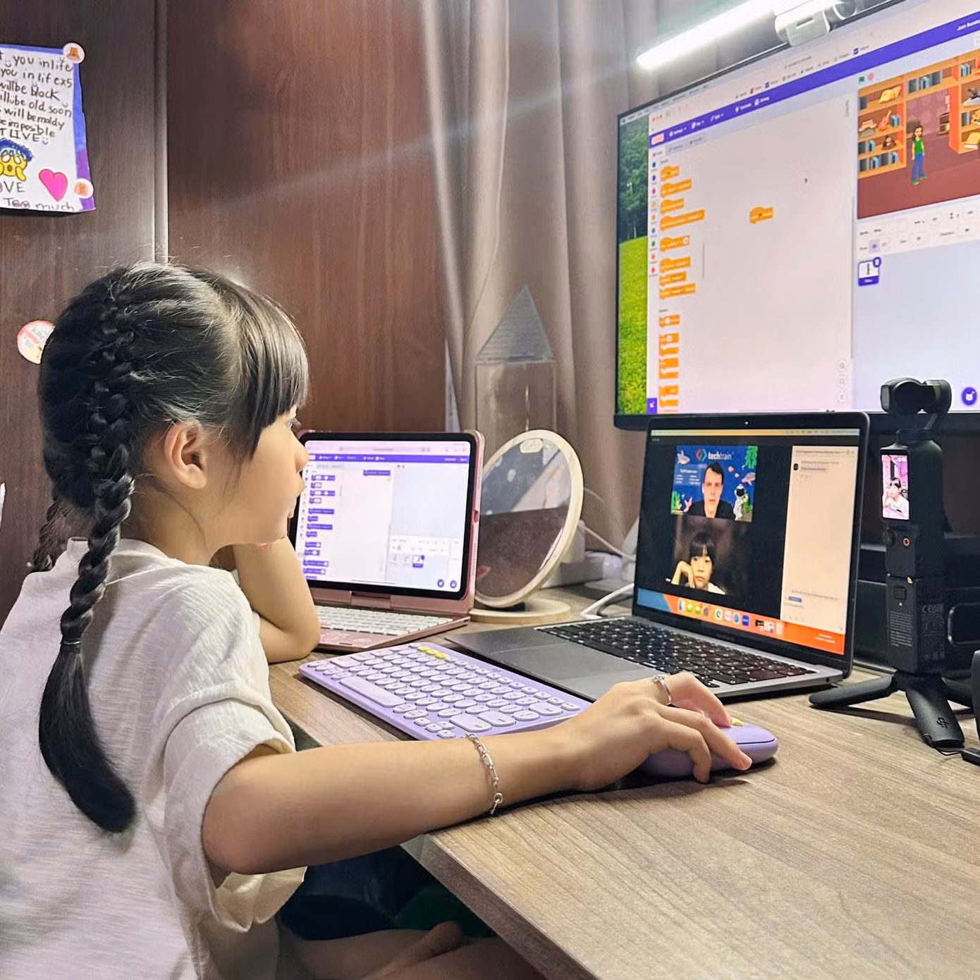 Dù mới 8 tuổi, thái độ học tập của Chloe khiến nhiều người lớn phải ngạc nhiên