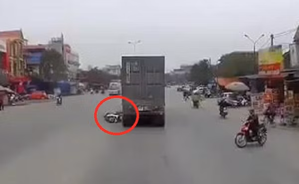 'Hung thần xa lộ' du ký ảnh 8