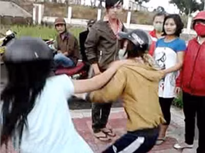 "Mình quá bức xúc vì vừa bị đâm xe vừa bị chửi" - chị Phương nói..