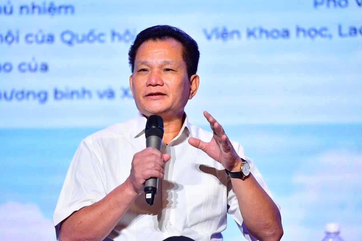 TS.Bùi Sỹ Lợi - Nguyên Phó chủ nhiệm Ủy ban Các vấn đề xã hội của Quốc hội phát biểu thảo luận tại hội thảo.
