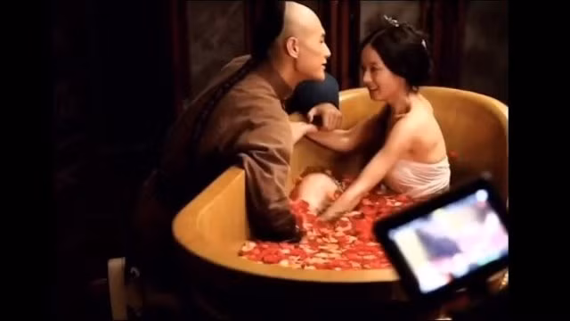 Hình ảnh hậu trường quay cảnh nóng của Triệu Lệ Dĩnh 11 năm trước.