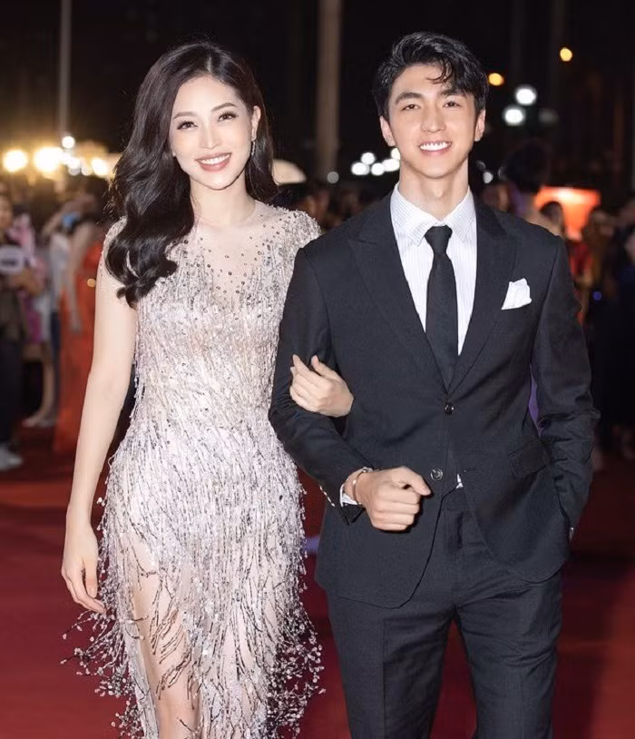 Bình An và Phương Nga đều sở hữu hình thể nổi bật. Cặp đôi từng nhiều lần ghi điểm với khán giả khi sánh đôi trong các sự kiện, thảm đỏ trong nước.
