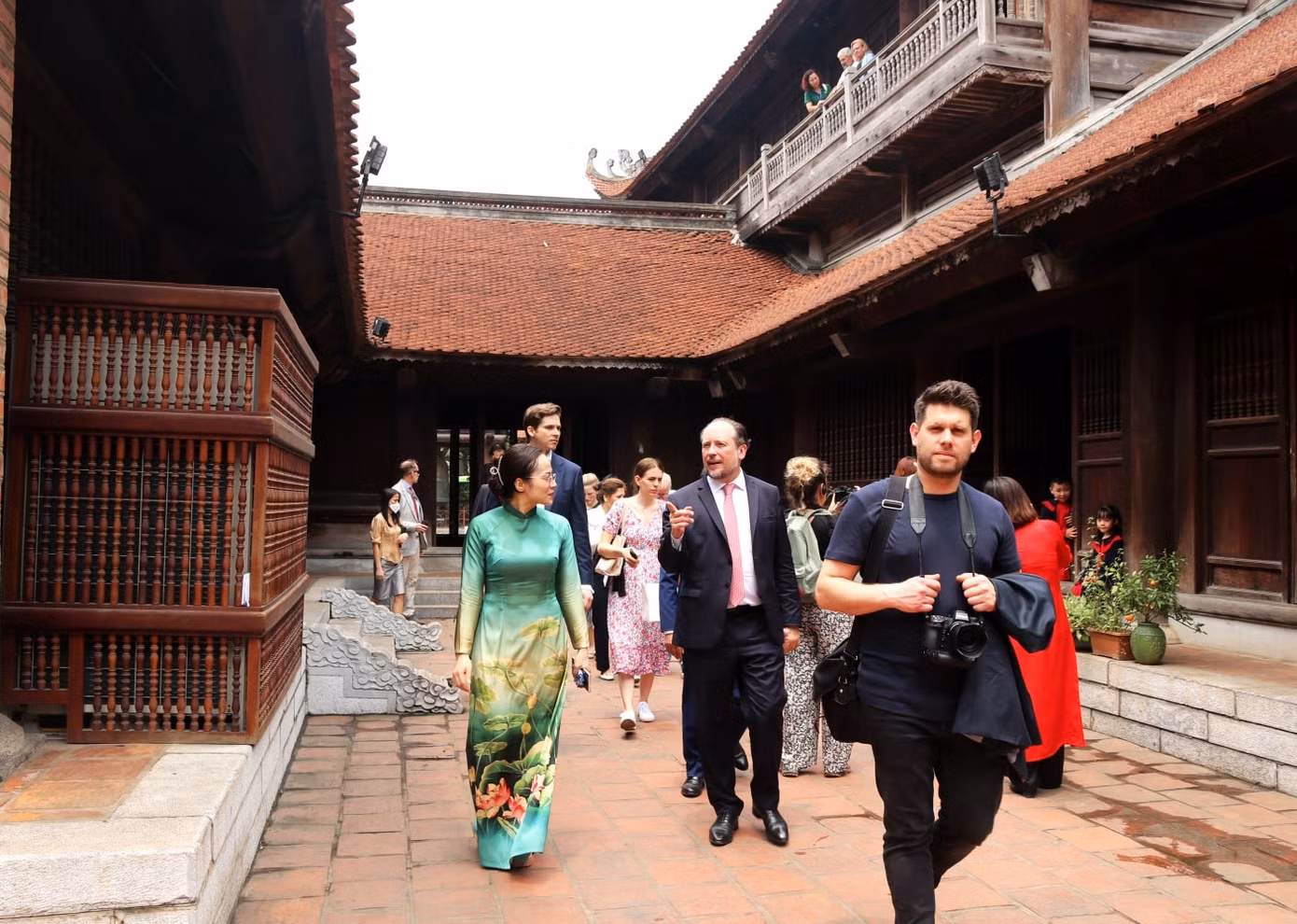 Tour đêm gắn với đạo học Việt Nam.