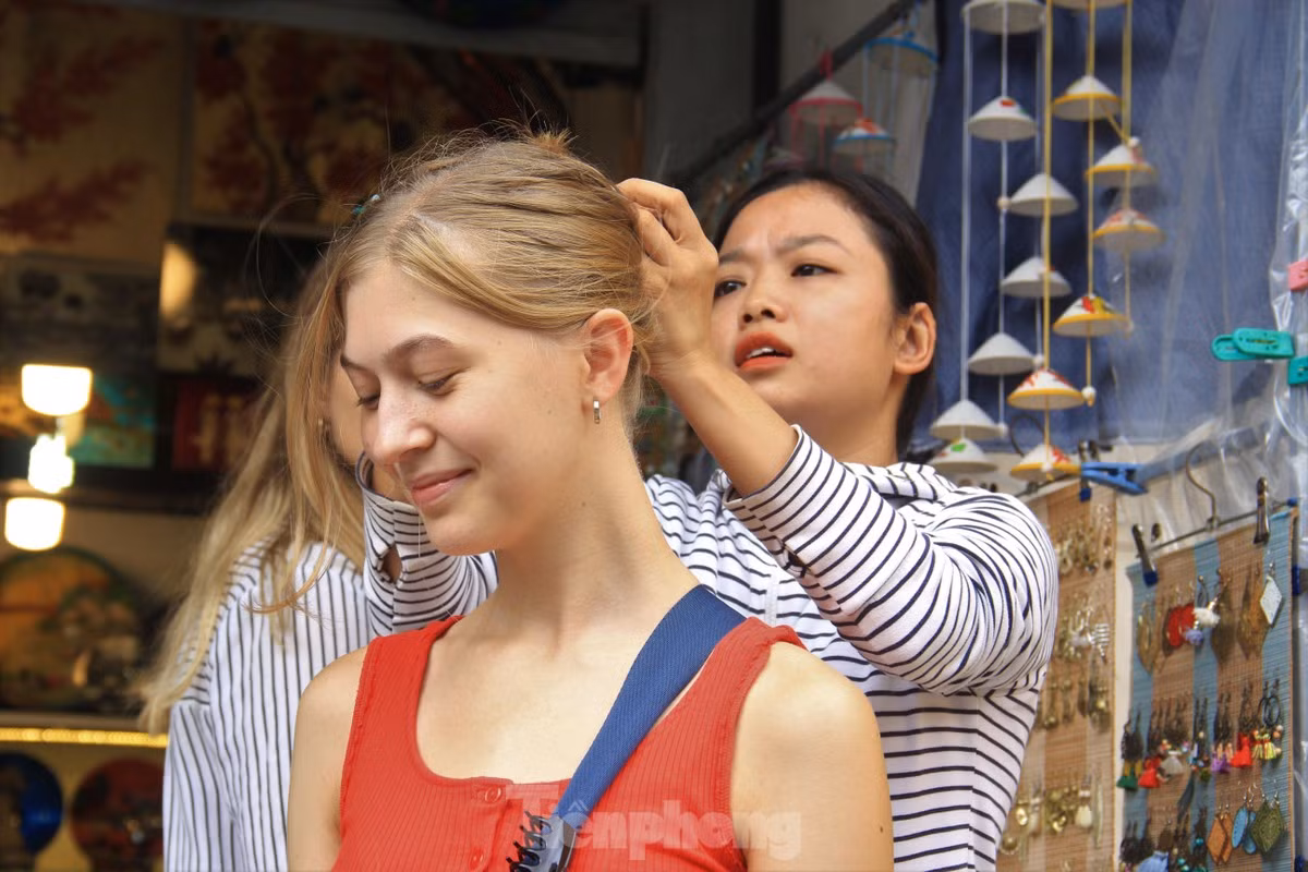 Chuyên gia cho rằng nên tìm cách thu hút khách, tăng chi tiêu của khách hơn là lạm thu. Ảnh: THANH TRẦN.