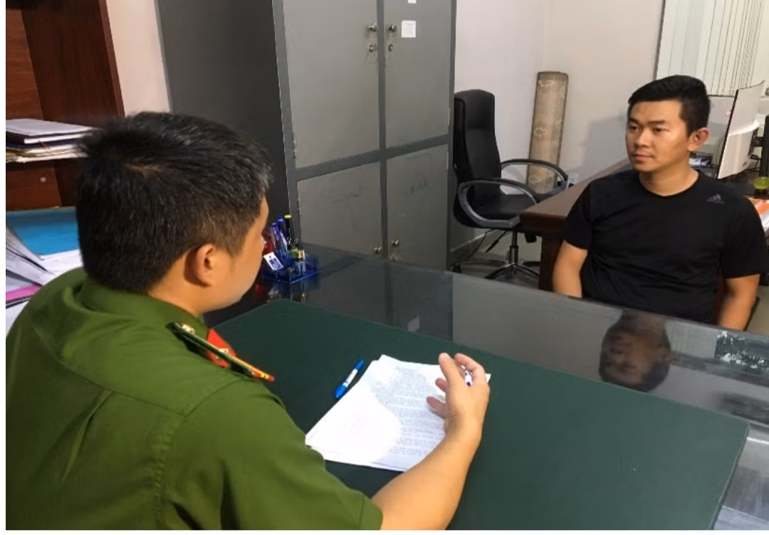 Đối tượng Huỳnh Hữu Tường tại cơ quan điều tra Đối tượng Huỳnh Hữu Tường tại cơ quan điều tra