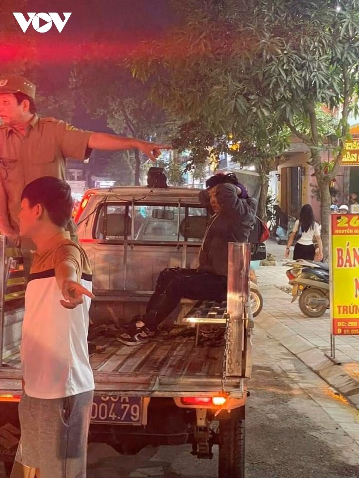 Hung thủ được lực lượng chức năng phối hợp với người dân khống chế ngay sau đó.