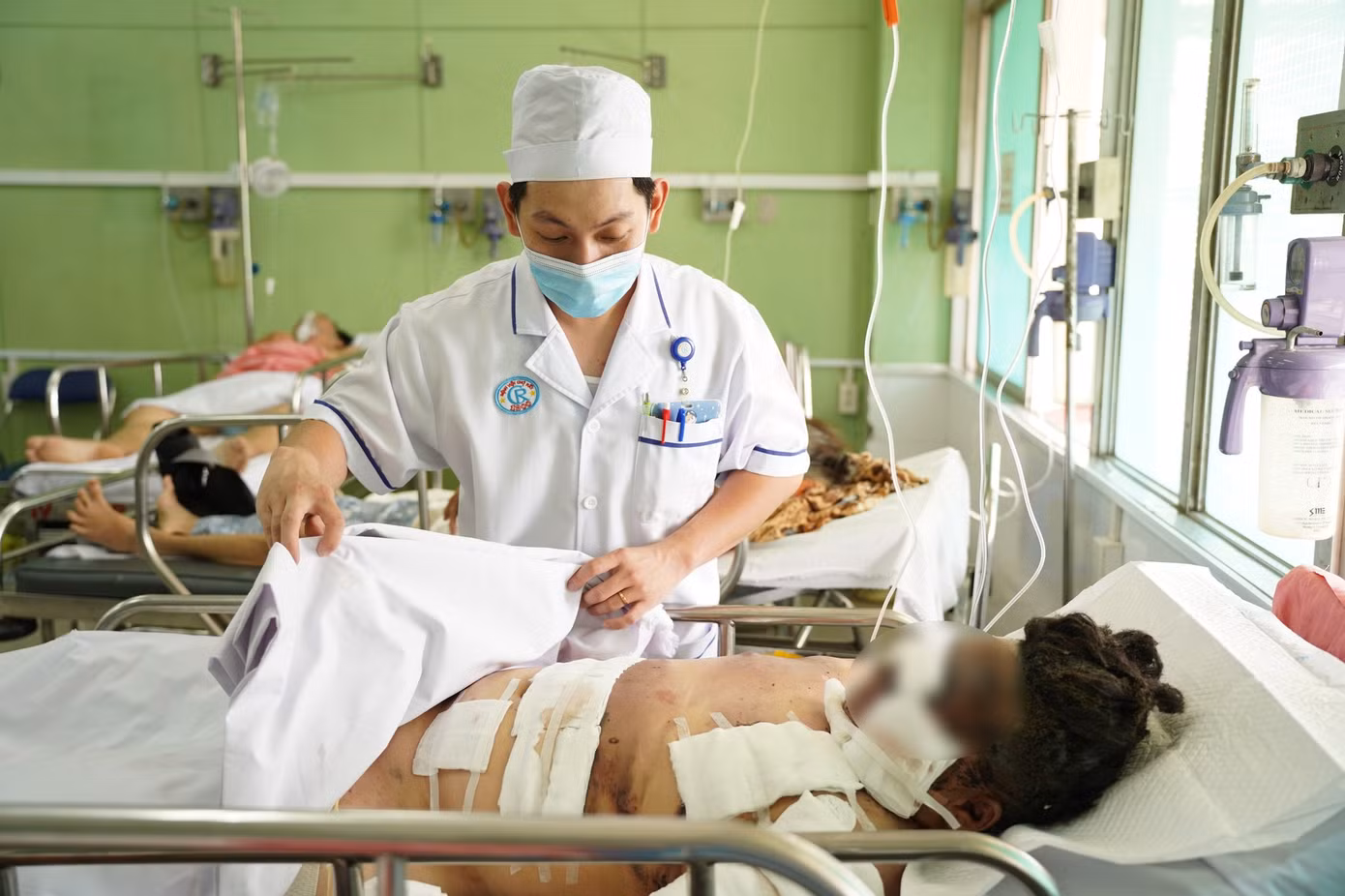 Một trường hợp được các bác sĩ tiếp nhận cấp cứu liên quan đến pháo tự chế dịp Tết
