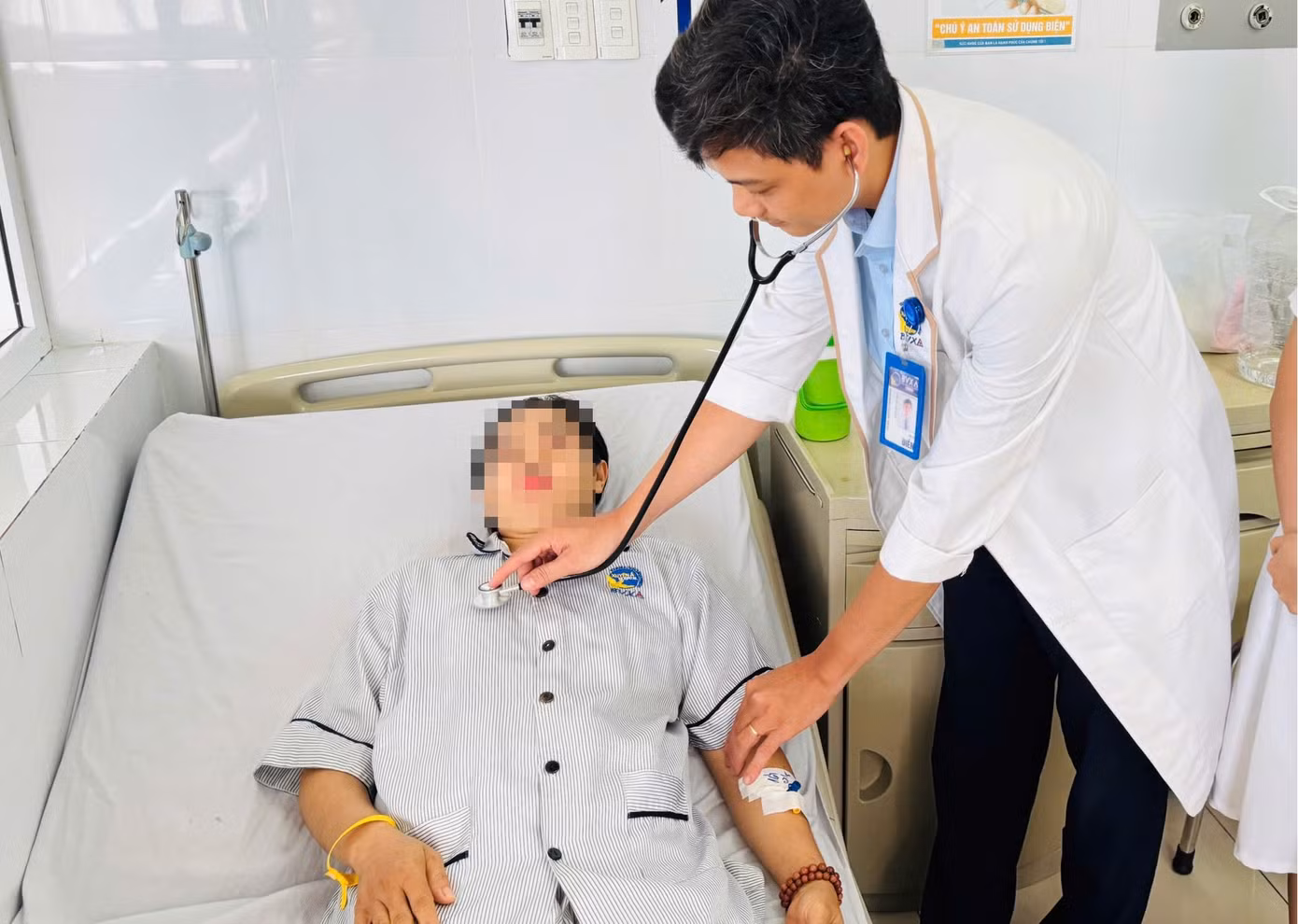 Nữ bệnh nhân đã may mắn được bác sĩ phát hiện ra tình trạng viêm cơ tim và điều trị tích cực giúp qua nguy kịch