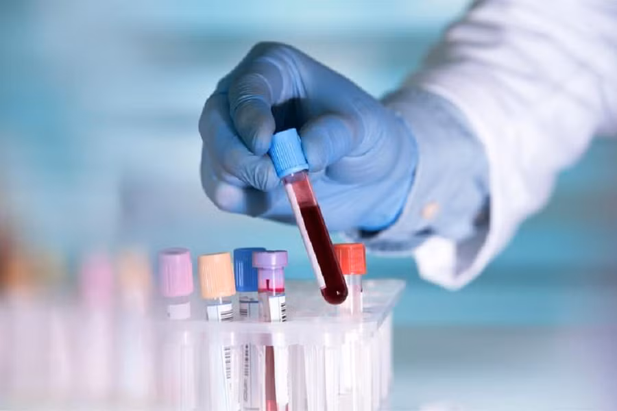 Mẫu máu của bệnh nhân bị methemoglobin thường không thay đổi màu sắc khi tiếp xúc với không khí