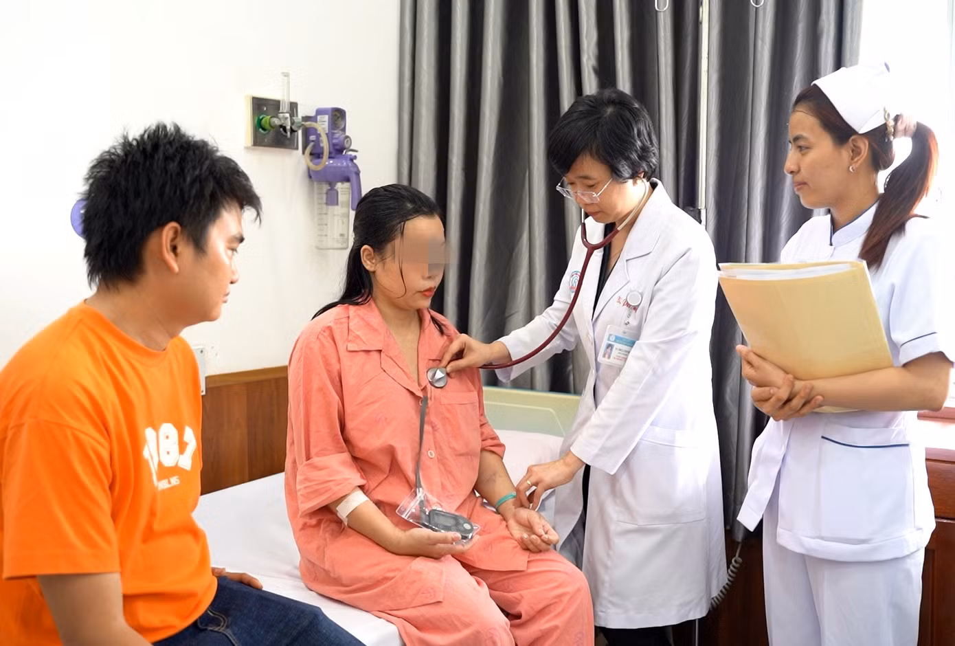 Sau điều trị tích cực, các bác sĩ đã giúp sản phụ ổn định nhịp tim, sức khỏe bình phục tốt