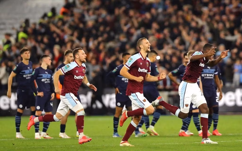 West Ham giành vé vào tứ kết với chiến thắng 5-3 trên loạt đấu súng cân não