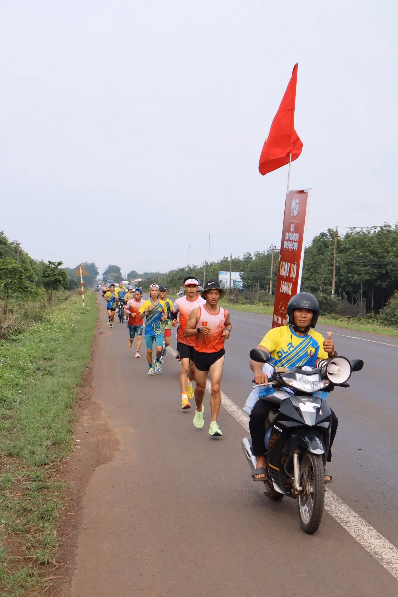 Chương trình được tổ chức chặt chẽ, đảm bảo an toàn cho người tham gia suốt hành trình 206km