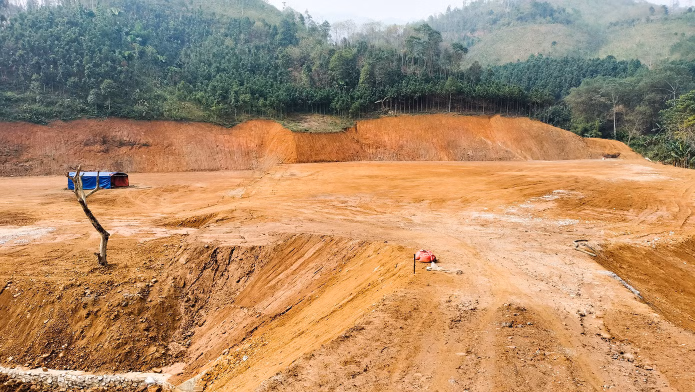 Phần diện tích đất bị san gạt trái phép. Ảnh: Văn Đức. Phần diện tích đất bị san gạt trái phép. Ảnh: Văn Đức.