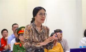 Vụ cựu Hiệu trưởng thu 15.000 đồng mỗi tiết học thêm: Luật sư đặt câu hỏi về 27 tài liệu mà bị cáo đã nộp