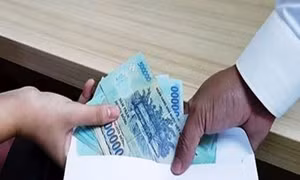Cựu Kiểm sát viên thay đổi lời khai, thừa nhận cầm 2 tỷ đồng giúp 6 người hưởng án treo