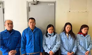 Loạt cựu cán bộ Sở Y tế Hà Nội hầu tòa vì nhận tiền để cấp phép sai cho 686 phòng khám, tiệm thuốc