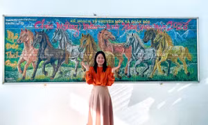 Bức tranh linh vật "Mã đáo thành công" của cô giáo gây thích thú cộng đồng mạng.