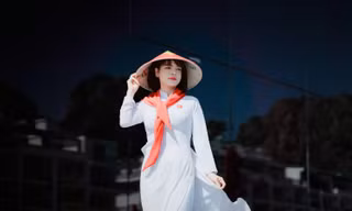 Người dân Quảng Ninh chụp ảnh 'check-in' mừng lên thành phố