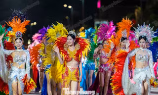 Rực rỡ sắc màu lễ hội Carnaval Hạ Long