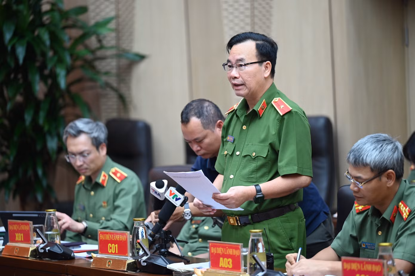lanh-dao-c01.jpg