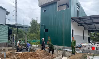 Công an Huế ra quân ‘Chiến dịch Quang Trung’, xây xong nhà cho dân vùng thiên tai trước Tết
