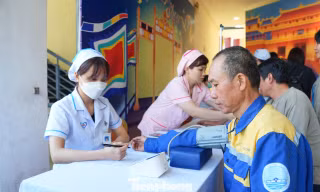 'Xây Tết' cho hàng trăm công nhân môi trường, thoát nước ở Đà Nẵng
