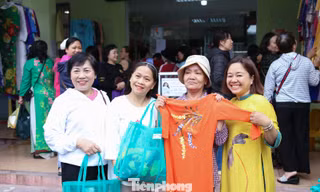 Ấm áp áo dài 10 nghìn đồng