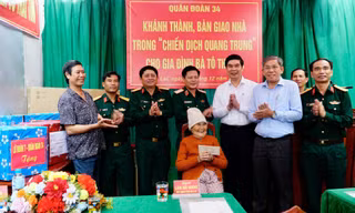 Gia Lai bàn giao ngôi nhà đầu tiên trong 'Chiến dịch Quang Trung'
