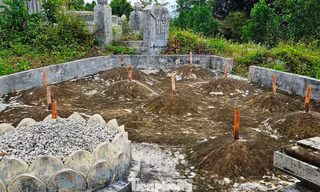 Huế: Dân bức xúc vì loạt mồ mả bị cắm cọc không rõ nguyên nhân