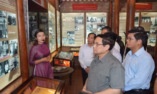 Thủ tướng Phạm Minh Chính dâng hương tưởng niệm Đại tướng Nguyễn Chí Thanh