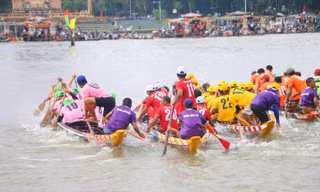 Sông Hương dậy sóng cùng mái chèo đua ghe