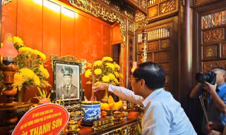 Phó Thủ tướng Bùi Thanh Sơn dâng hương tưởng niệm Đại tướng Lê Đức Anh, thăm gia đình chính sách tại Huế