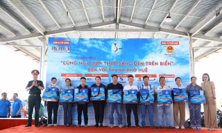 Tiếp sức ngư dân Huế bám biển bền vững