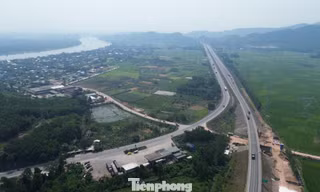 Nút giao cao tốc 300 tỷ đồng ‘sốt ruột’ chờ mặt bằng