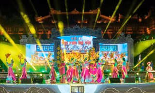 Ngọ Môn Huế bừng sáng đêm Nguyên tiêu
