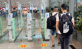 Bốn người Trung Quốc đến Việt Nam bằng visa du lịch để 'chăm sóc khách hàng' trực tuyến