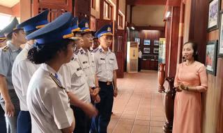 Tuổi trẻ Bộ Tư lệnh Vùng Cảnh sát biển 2 hành quân về nguồn