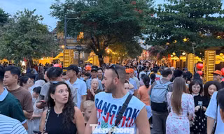 Hội An chật kín du khách 