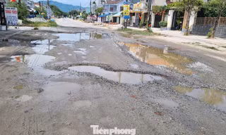 Đường 'rùa bò' 700 m làm 8 năm chưa xong